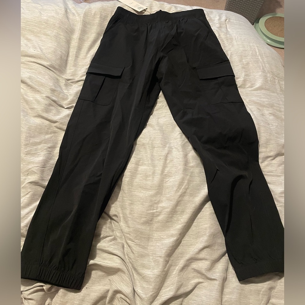 ALO Yoga Black Cargo Joggers with Utility Pockets